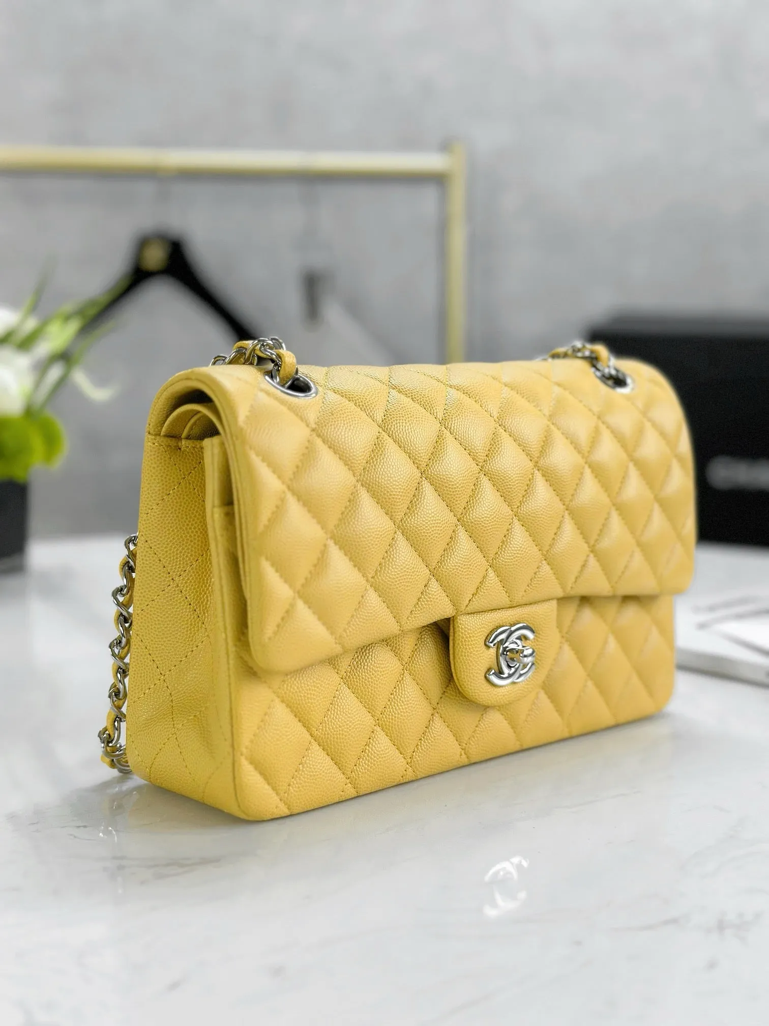 CC948 Classic Handbag / HIGHEST QUALITY VERSION / 6 × 9.9 × 2.5 in