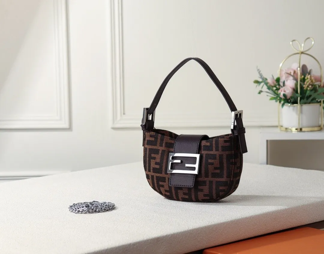 EN   Designer bags by Fendi 099