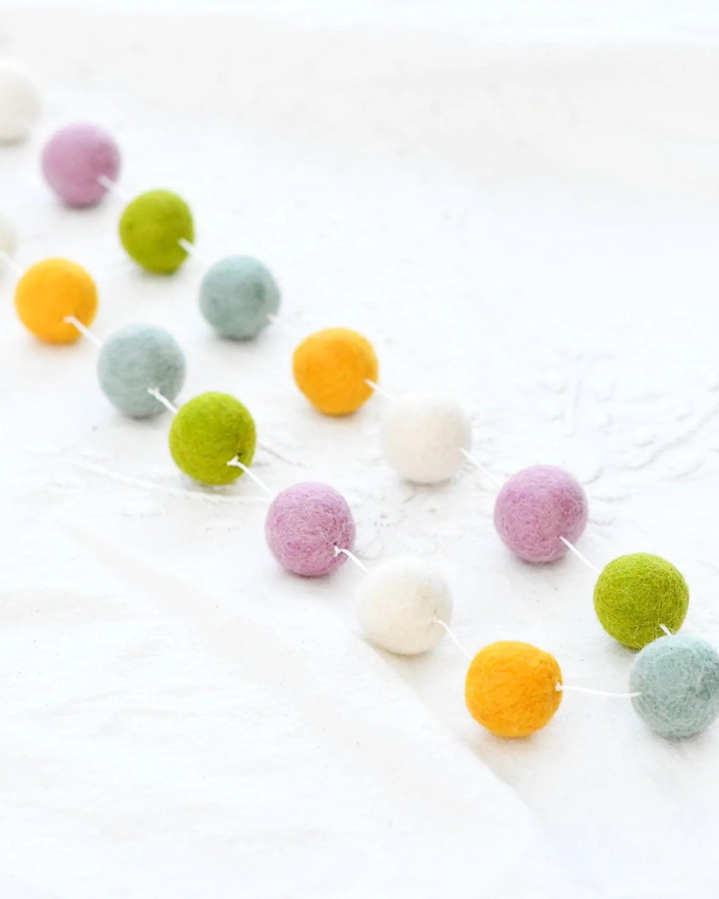 Pompom Felt Ball Garland - Jellybean